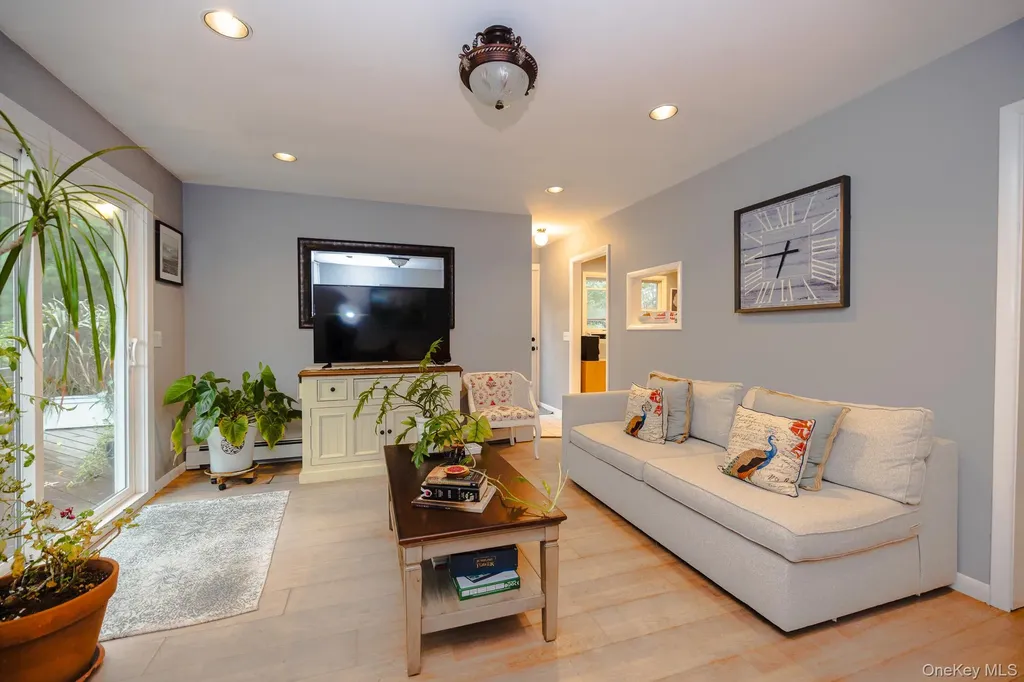 94 Kings Drive Riverhead NY 11901