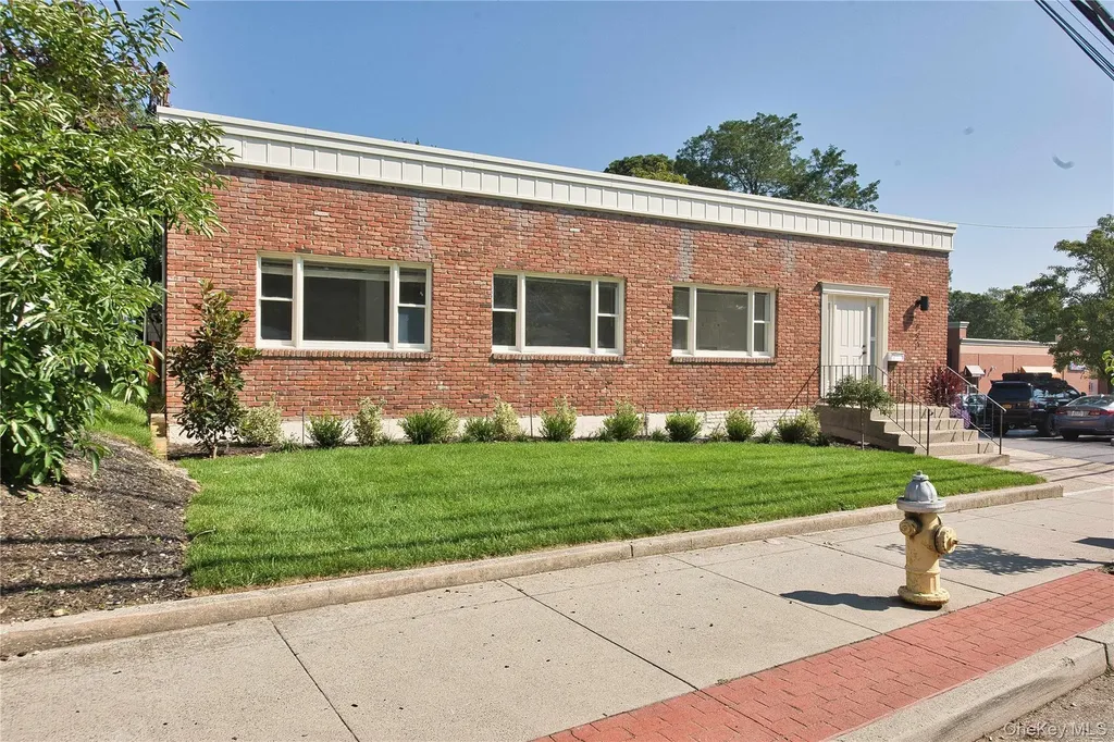 121 Pulaski Road Kings Park NY 11754