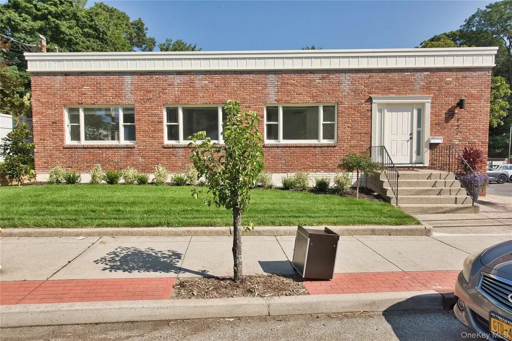 121 Pulaski Road Kings Park NY 11754