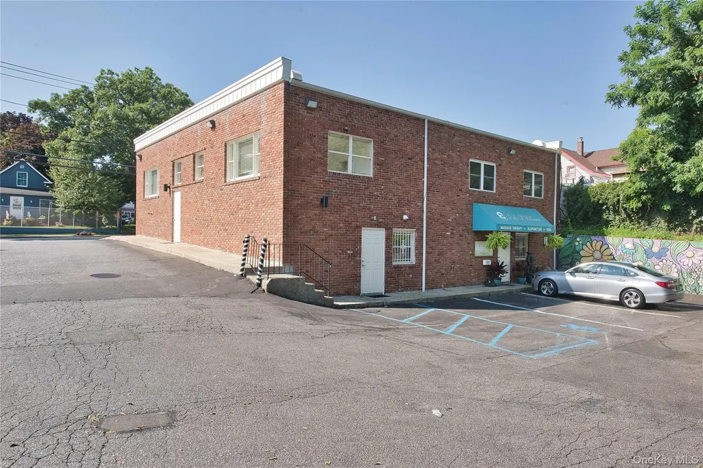 121 Pulaski Road Kings Park NY 11754