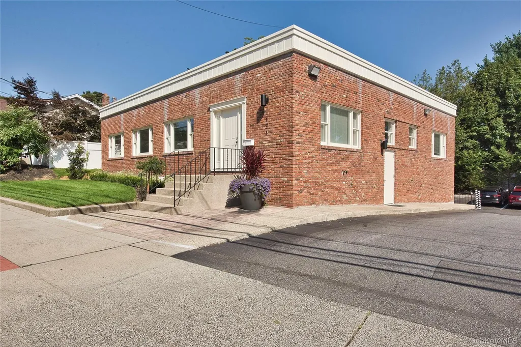 121 Pulaski Road Kings Park NY 11754