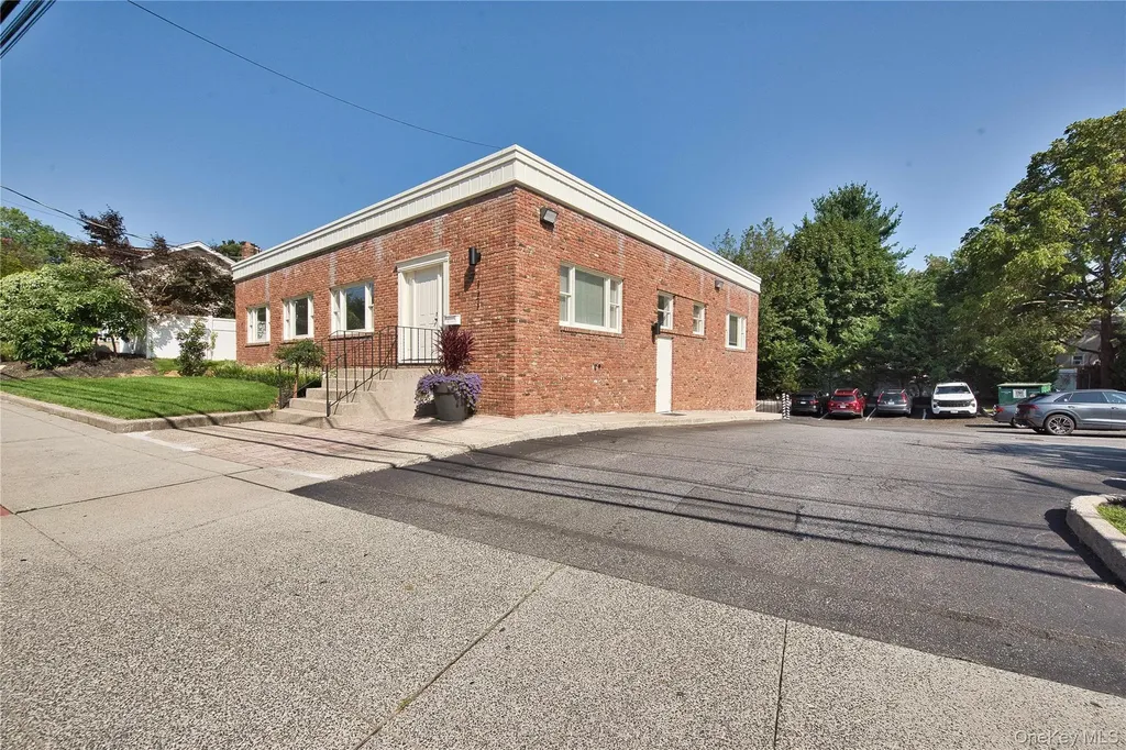 121 Pulaski Road Kings Park NY 11754
