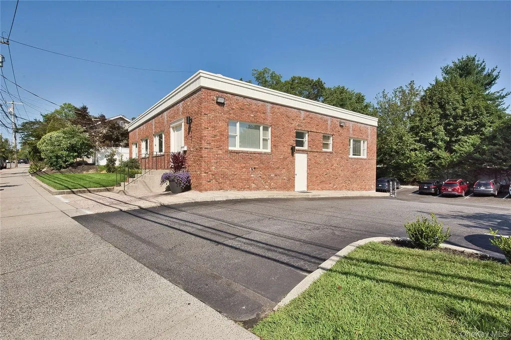 121 Pulaski Road Kings Park NY 11754