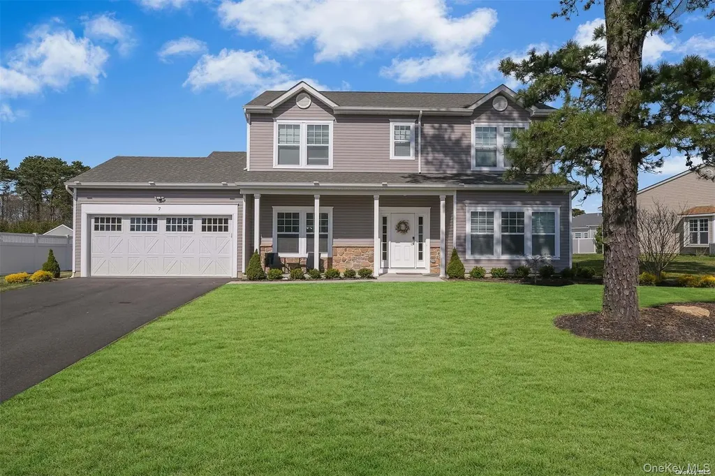 7 Pondview Circle Shirley NY 11967