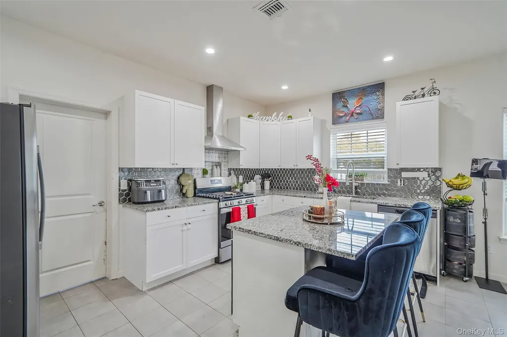 7 Pondview Circle Shirley NY 11967
