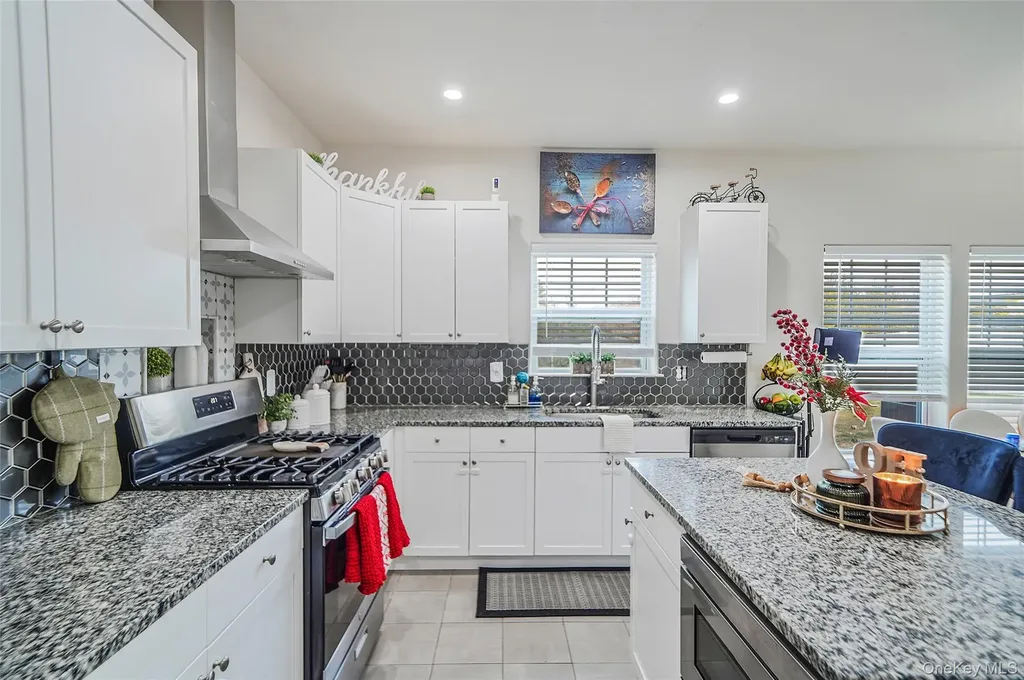 7 Pondview Circle Shirley NY 11967
