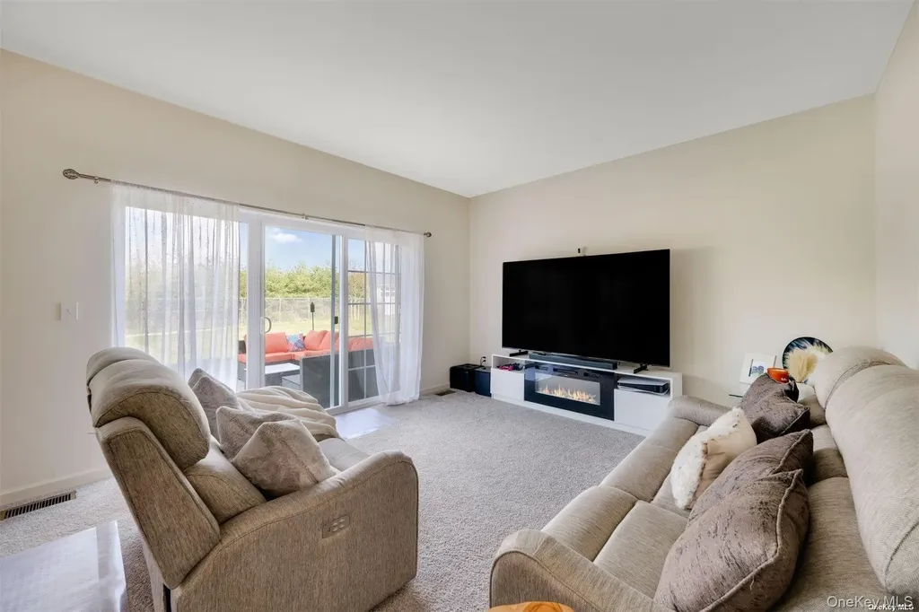 7 Pondview Circle Shirley NY 11967