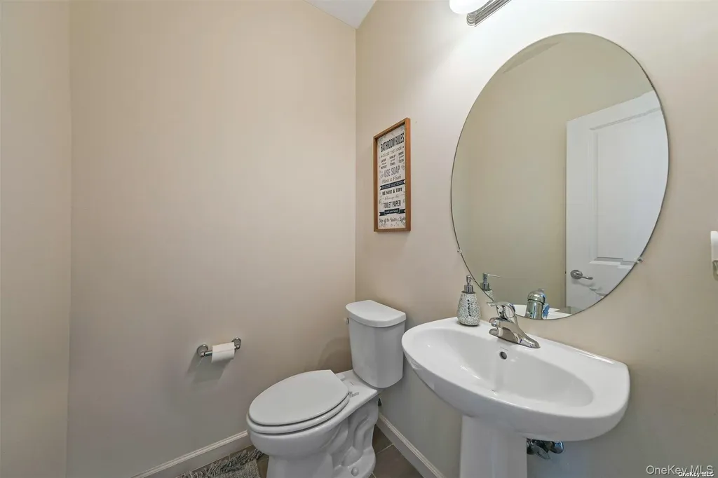 7 Pondview Circle Shirley NY 11967