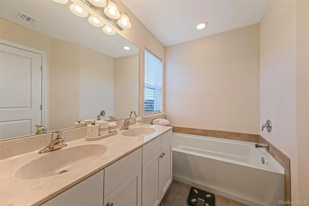 7 Pondview Circle Shirley NY 11967