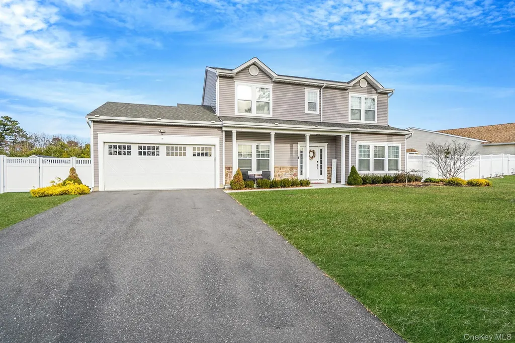 7 Pondview Circle Shirley NY 11967