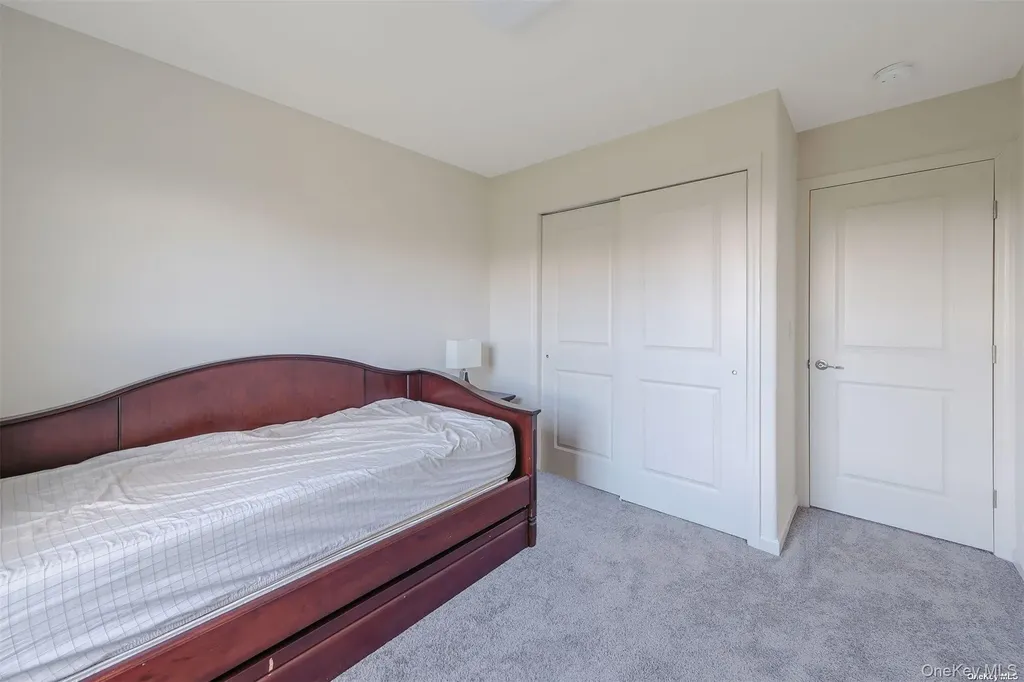 7 Pondview Circle Shirley NY 11967