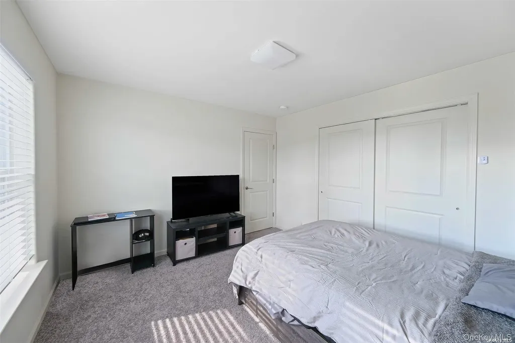 7 Pondview Circle Shirley NY 11967