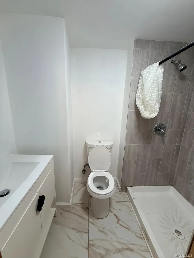 7 Pondview Circle Shirley NY 11967