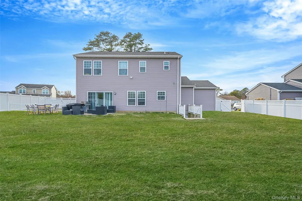 7 Pondview Circle Shirley NY 11967