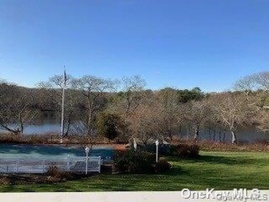 34 Montauk Highway Westhampton NY 11977