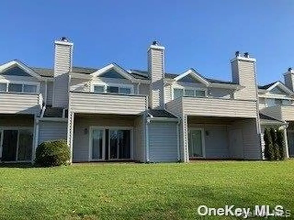 34 Montauk Highway Westhampton NY 11977