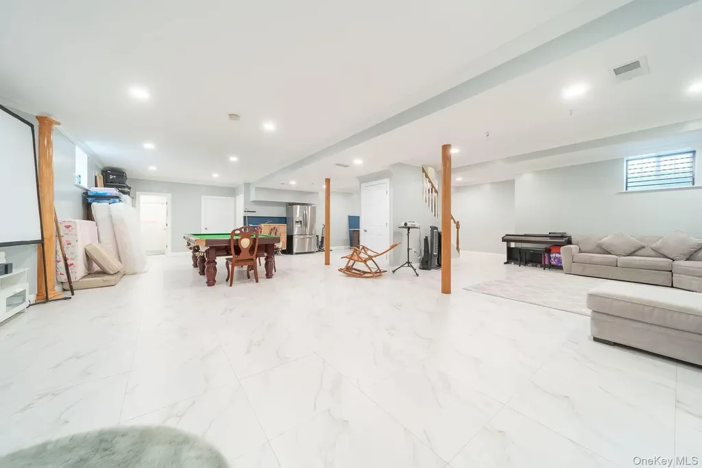 157 Evans Avenue Albertson NY 11507