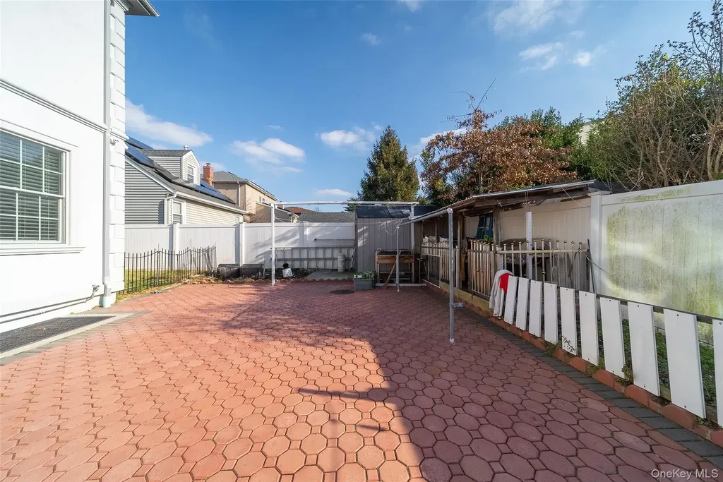 157 Evans Avenue Albertson NY 11507