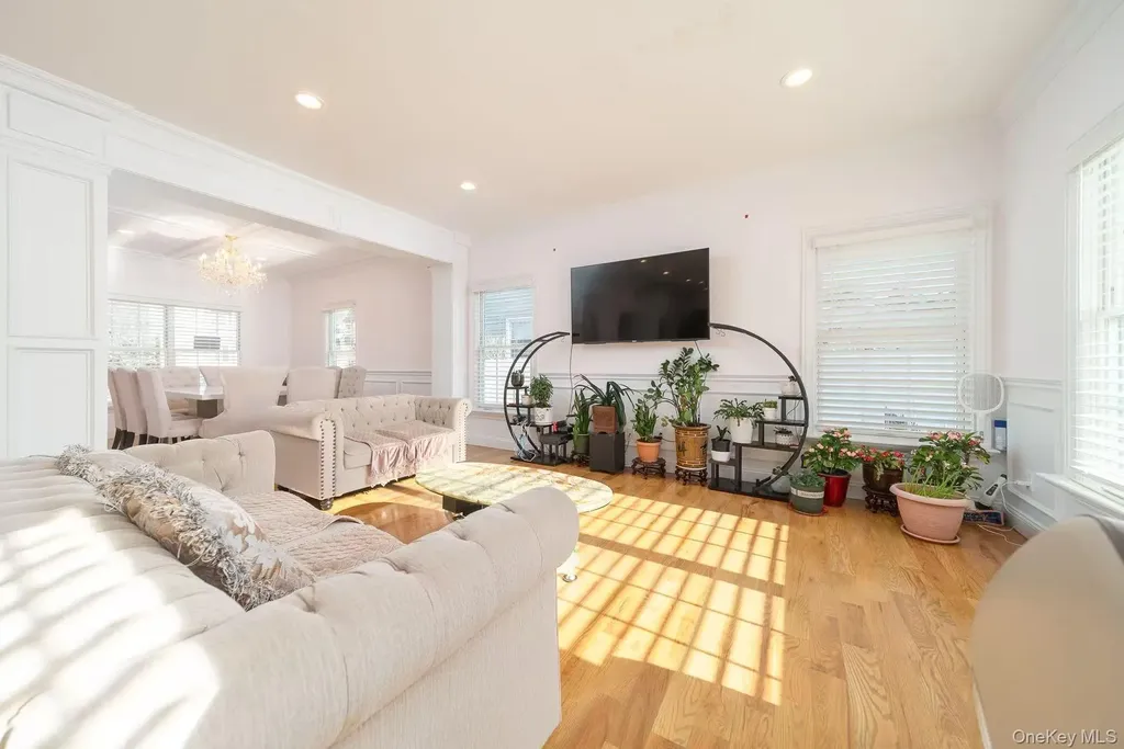 157 Evans Avenue Albertson NY 11507