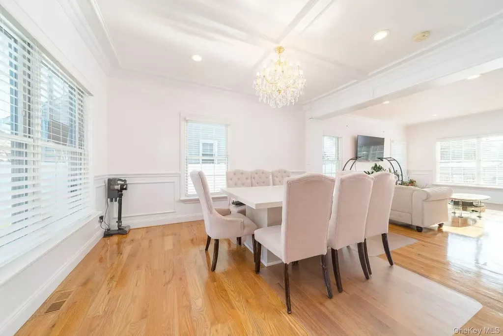 157 Evans Avenue Albertson NY 11507