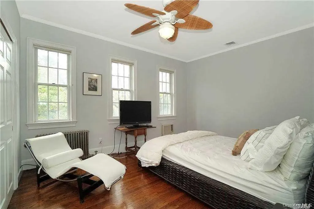 215 Roosevelt Boulevard Long Beach NY 11561
