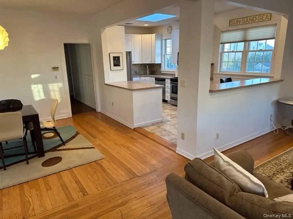 215 Roosevelt Boulevard Long Beach NY 11561
