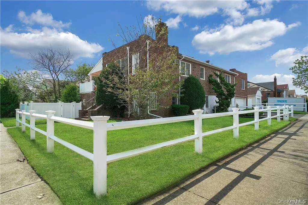 215 Roosevelt Boulevard Long Beach NY 11561