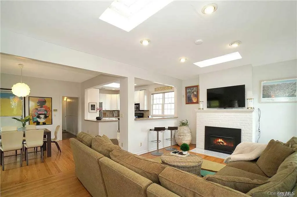 215 Roosevelt Boulevard Long Beach NY 11561