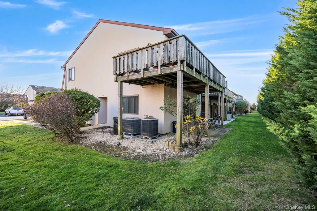 1 Anchorage Way Freeport NY 11520