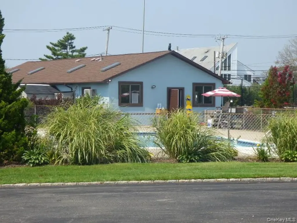 1 Anchorage Way Freeport NY 11520