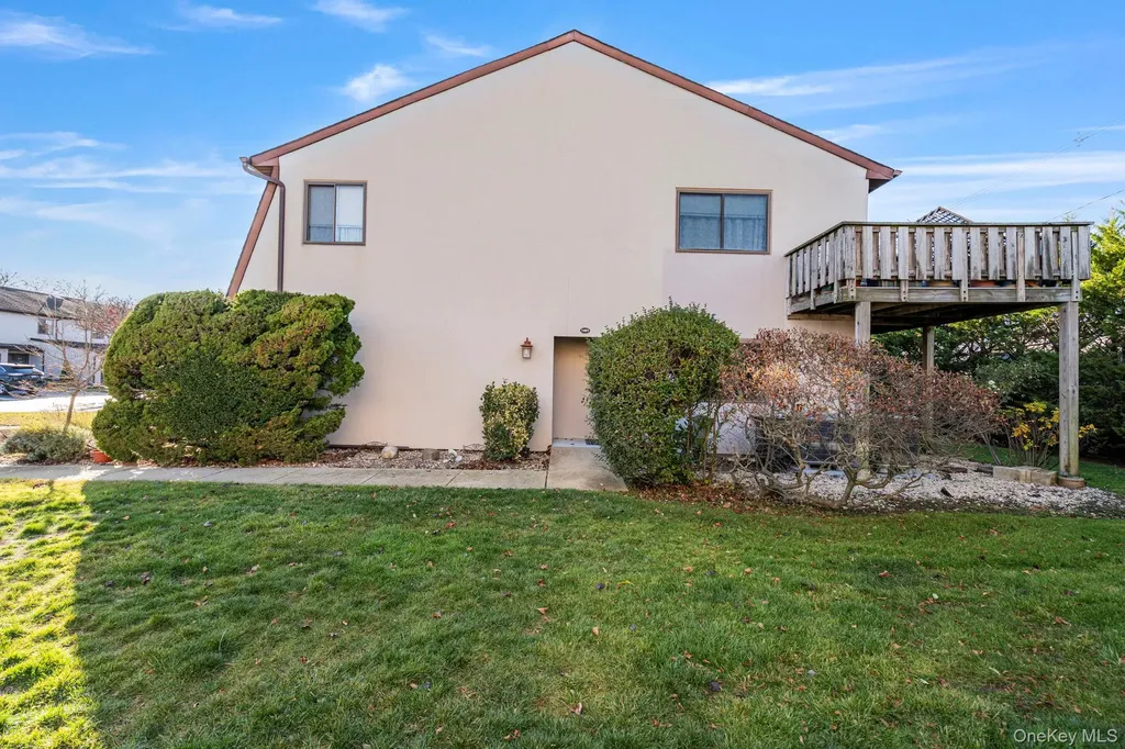 1 Anchorage Way Freeport NY 11520