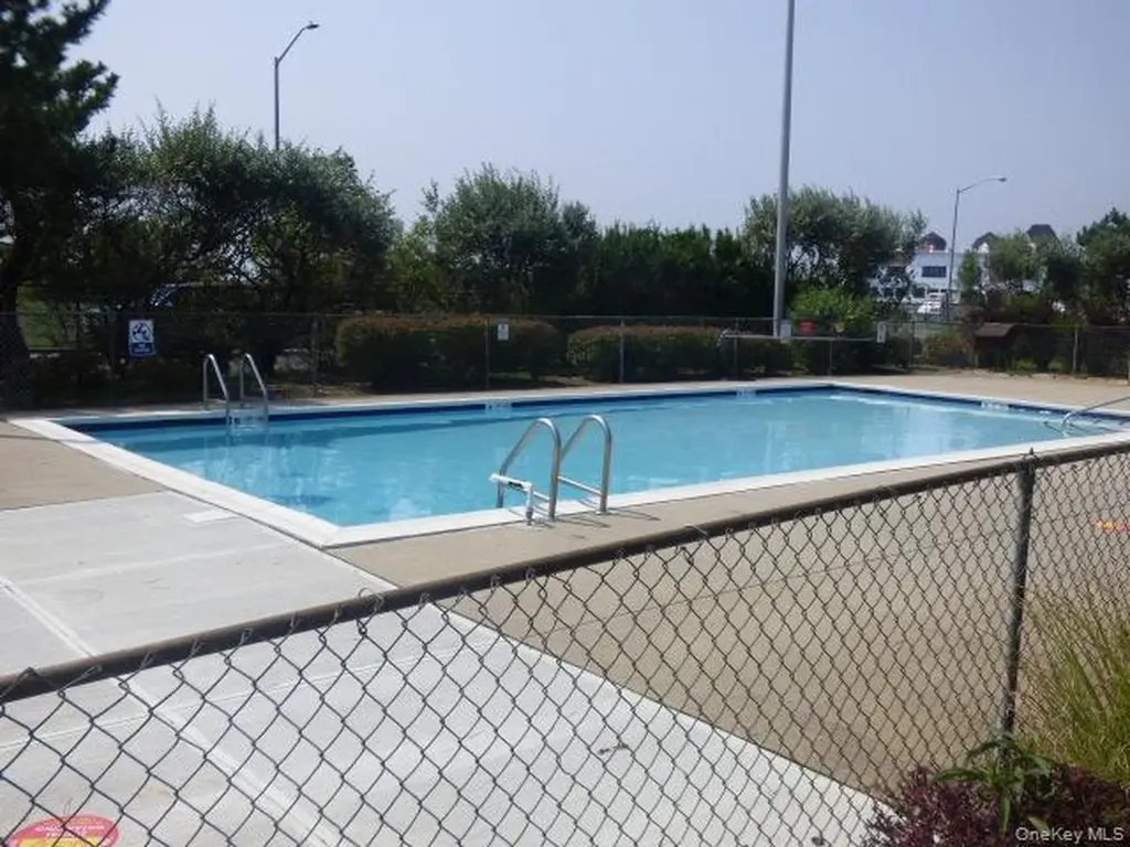 1 Anchorage Way Freeport NY 11520