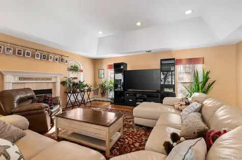 11 Moran Court Manorville NY 11949