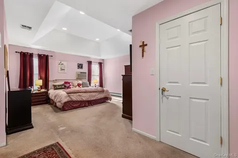 11 Moran Court Manorville NY 11949