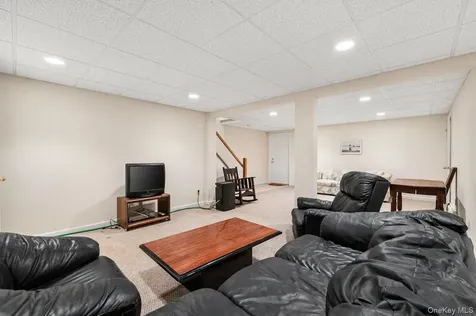 11 Moran Court Manorville NY 11949