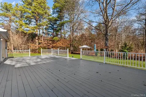 11 Moran Court Manorville NY 11949