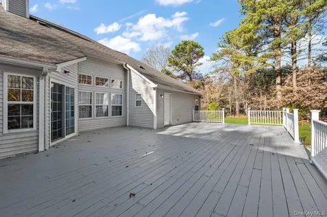 11 Moran Court Manorville NY 11949