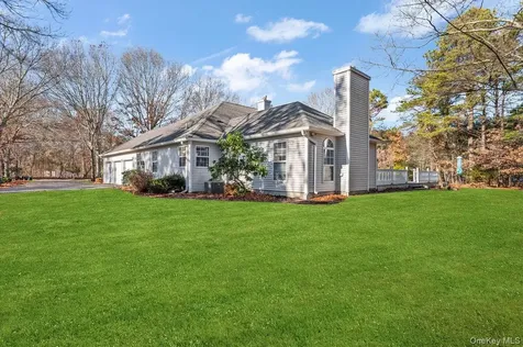 11 Moran Court Manorville NY 11949