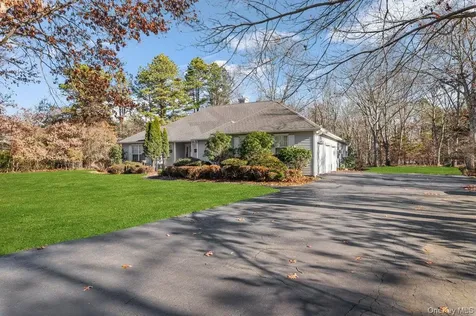 11 Moran Court Manorville NY 11949