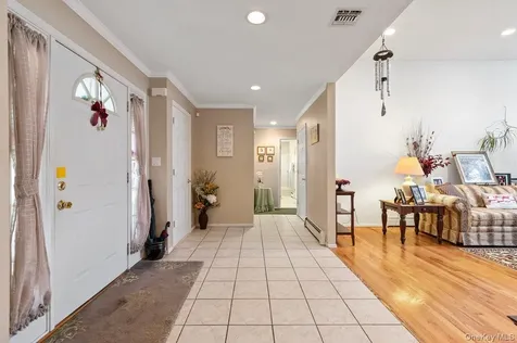 11 Moran Court Manorville NY 11949