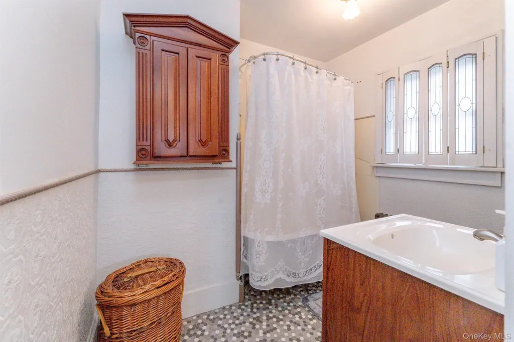 306-308 Broadway Port Ewen NY 12466