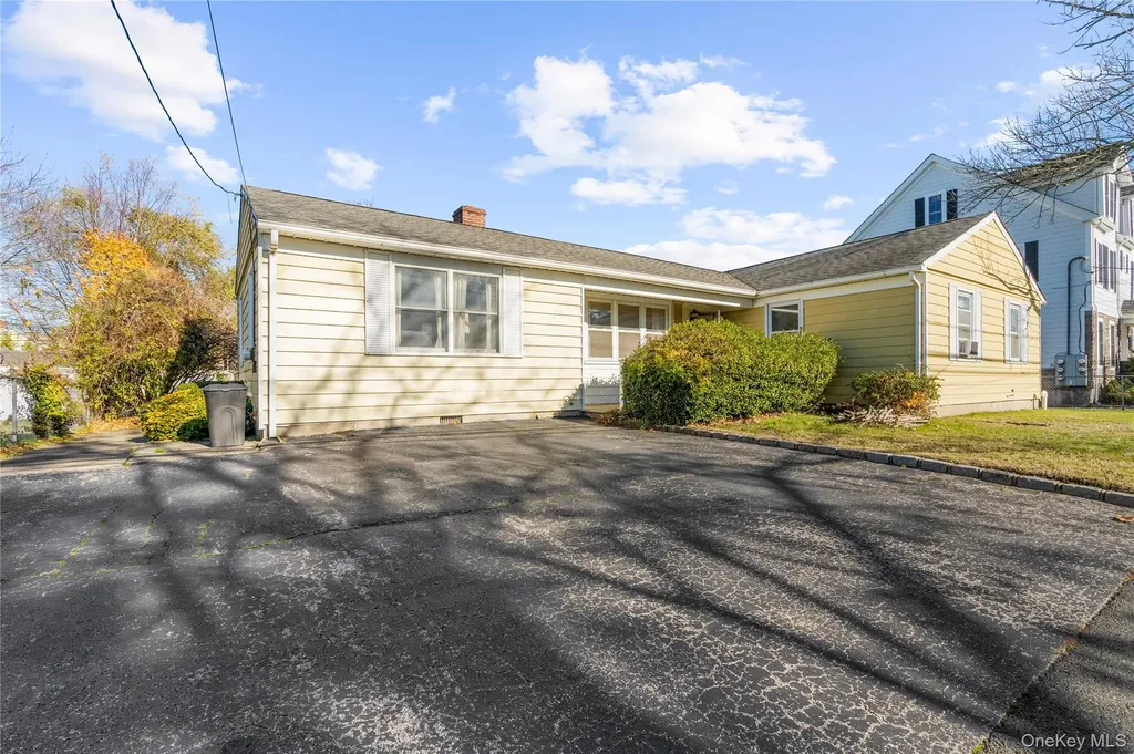 27 Simon Street Babylon NY 11702