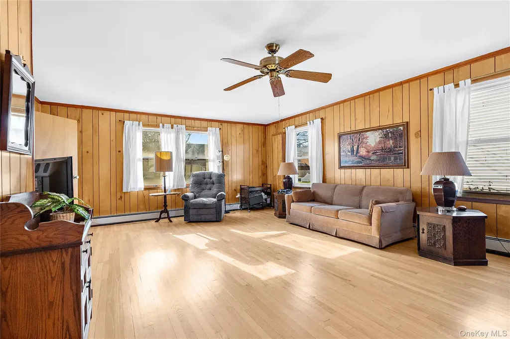 27 Simon Street Babylon NY 11702
