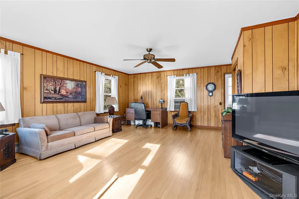 27 Simon Street Babylon NY 11702