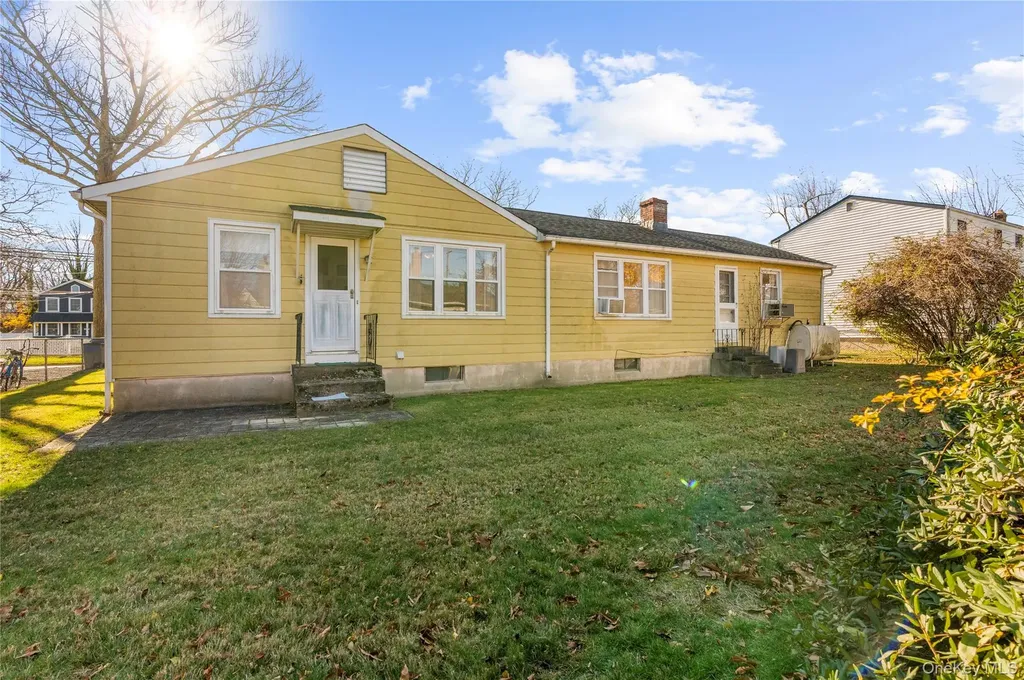 27 Simon Street Babylon NY 11702