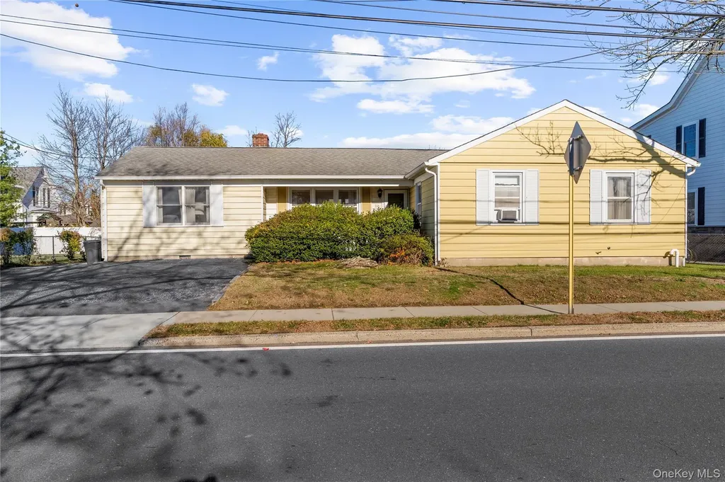 27 Simon Street Babylon NY 11702
