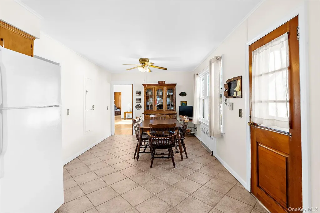 27 Simon Street Babylon NY 11702