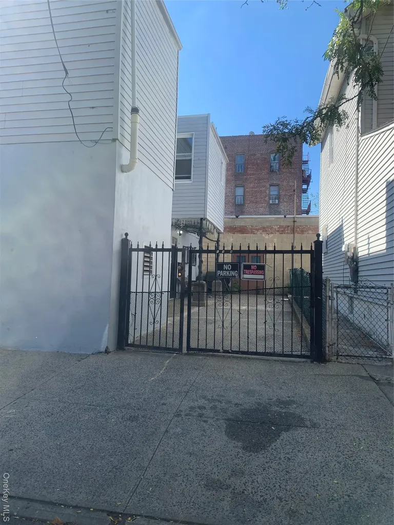4575 White Plains Road Bronx NY 10470