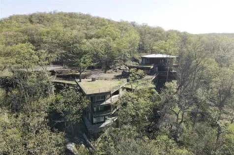 60 Woods Road Tuxedo Park NY 10987