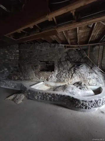 60 Woods Road Tuxedo Park NY 10987